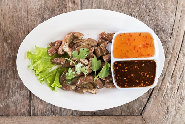 Visão superior intestinos de porco grelhados comida estilo tailandês — Fotografia de Stock