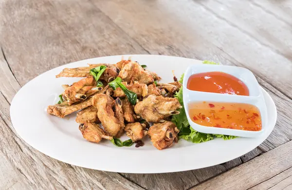 Kızarmış tavuk kanatları