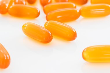 Kapsül jel beyaz arka plan üzerinde kapatın