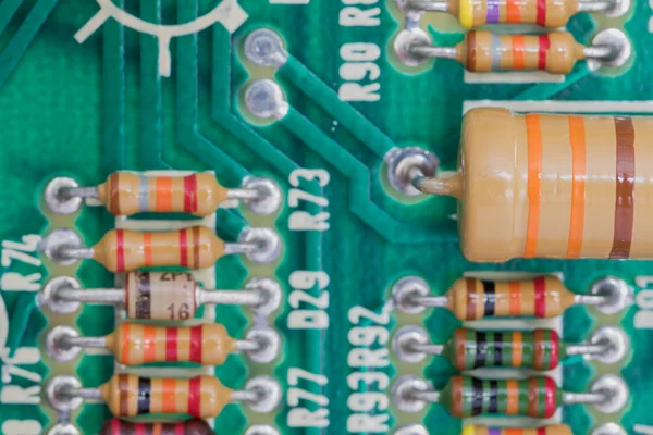 Kondensorer och Resistor montering på kretskortet — Stockfoto