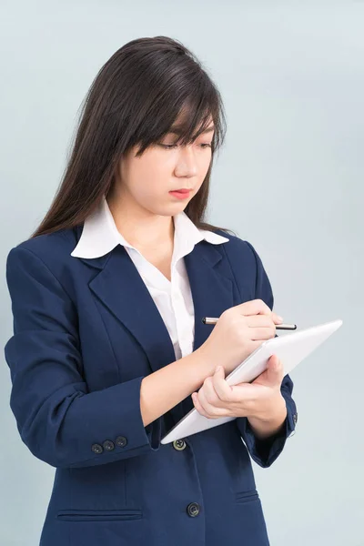 Asian Woman Suit Using Computer Digital Tablet Isolated Gray Background — Stock Photo, Image