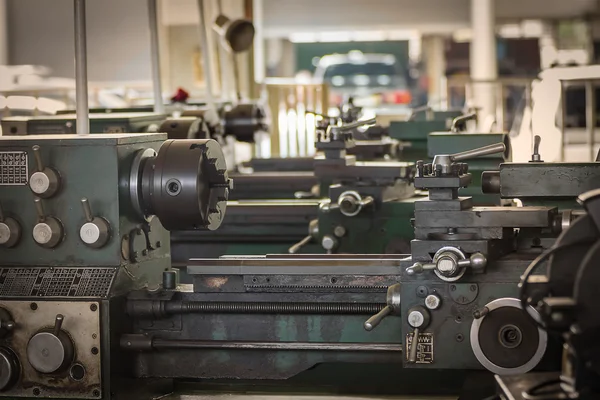 Vieja máquina de torno de metal —  Fotos de Stock