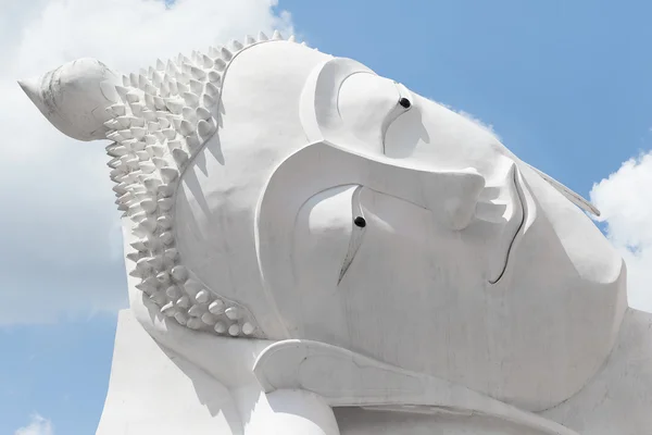 Bliska białą głowę posągu Buddy — Zdjęcie stockowe