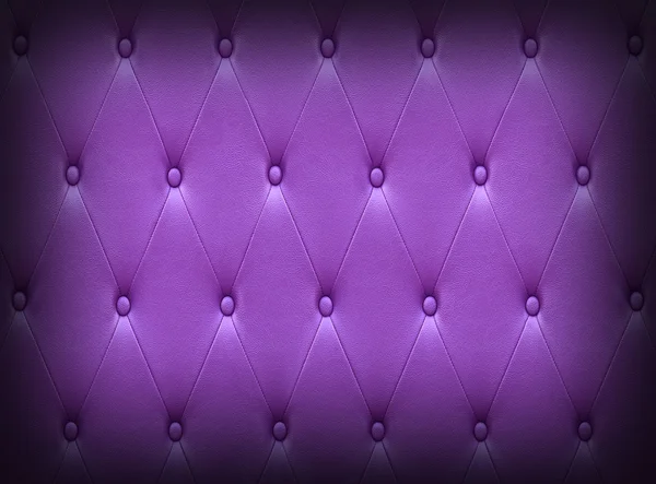 Образец тёмно-фиолетовой кожаной обивки сидений — стоковое фото