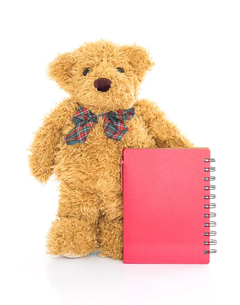 Медвежонок с ручкой и пустой красной записной книжкой — стоковое фото
