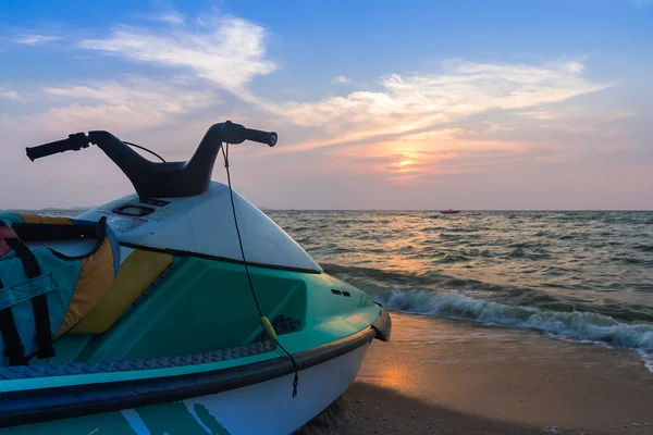 Jet ski on  beach — Stock Photo, Image