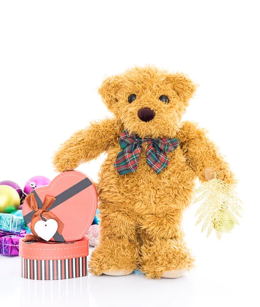 Urso de pelúcia com forma de coração vermelho — Fotografia de Stock
