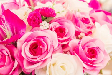 Pembe ve beyaz sahte çiçek dikiş el yapımı çiçekler