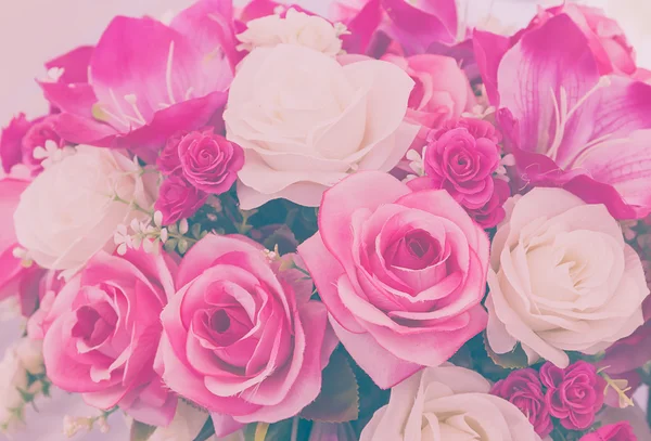 Rosa flor falsa flores de costura hechas a mano tono vintage —  Fotos de Stock