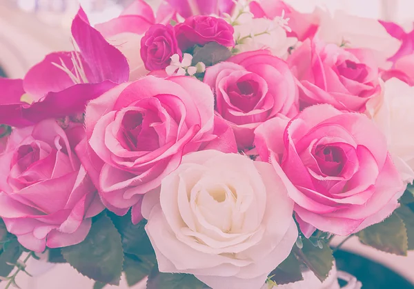 Rosa flor falsa flores de costura hechas a mano tono vintage —  Fotos de Stock