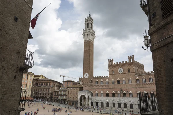 Piazza del Campo z Palazzo Pubblico, Siena, Włochy — Zdjęcie stockowe