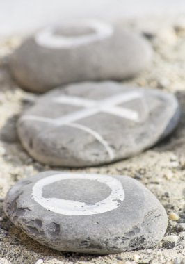 Çakıl kum üzerinde çizimler ile