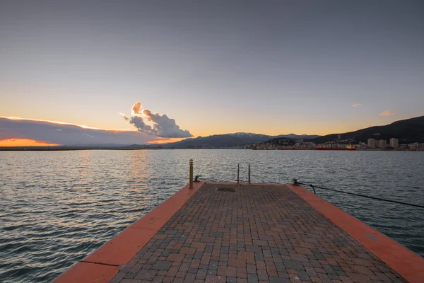 Muelle largo al atardecer — Foto de Stock