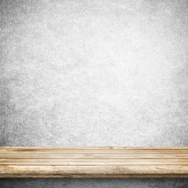 Mesa de madera y pared de hormigón blanco — Foto de Stock