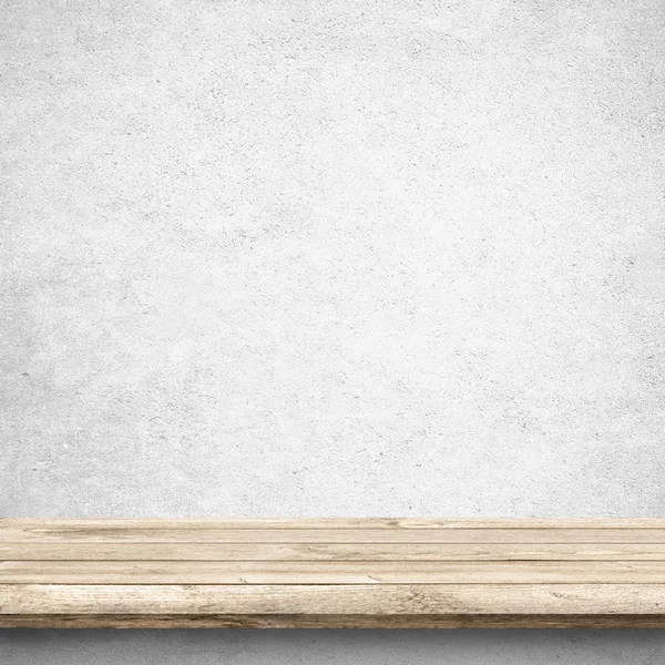 Holztisch und weiße Betonwand — Stockfoto