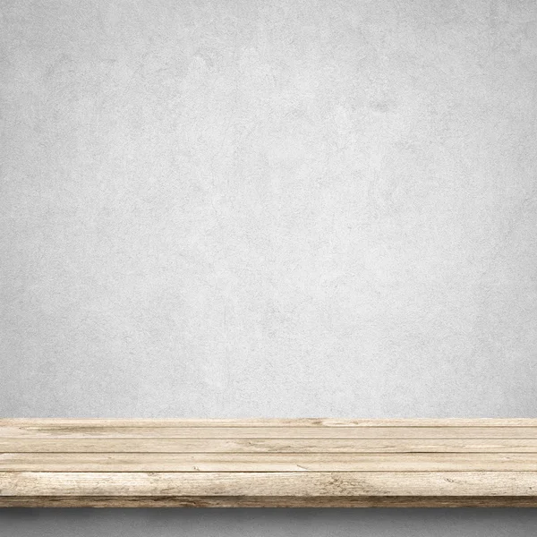 Holztisch und weiße Betonwand — Stockfoto