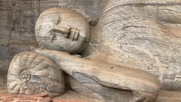 Polonnaruwa Σρι Λάνκα Gal Vihara Κοιμισμένος Βούδας Ξαπλωμένος Στο Μαξιλάρι — Αρχείο Βίντεο