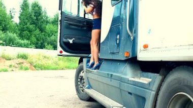 genç kız çıkış kamyon ve onarım