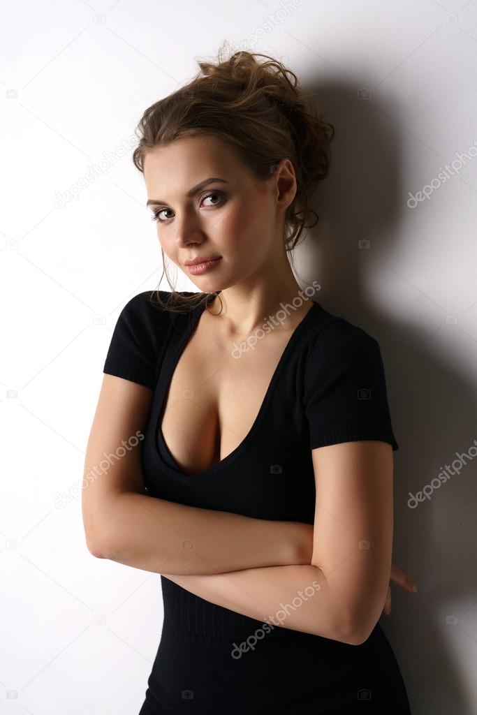 Девушки с вырезом