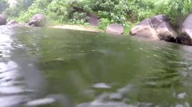Phuket üzerinde rafting.