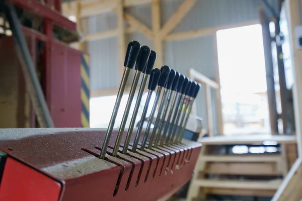 Kereste fabrikası. Kollarını kontrol makine için görüntü — Stok fotoğraf