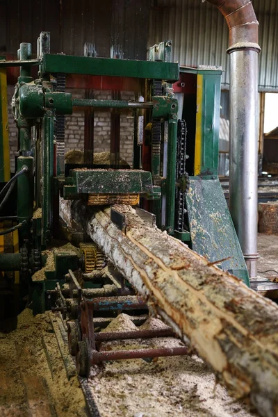 Immagine della lavorazione del legno in segheria — Foto Stock