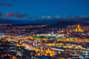 Avrupa metropol - Tbilisi gece görünümü