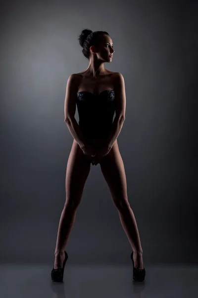 エロティカ。コルセットのセクシーなモデルポーズの写真 — ストック写真