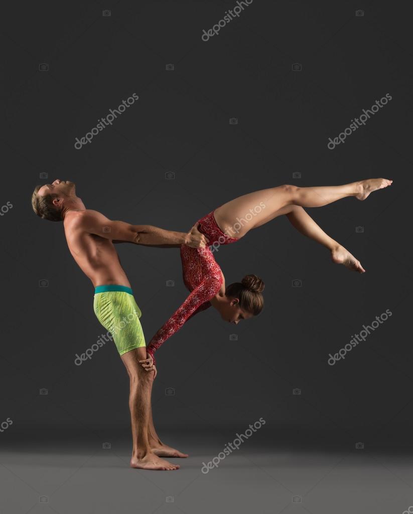 Two dancers, pose hi-res stock photography and images - Alamy