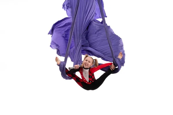 Teen girl doing splits on aerial ribbons — Stock Photo, Image