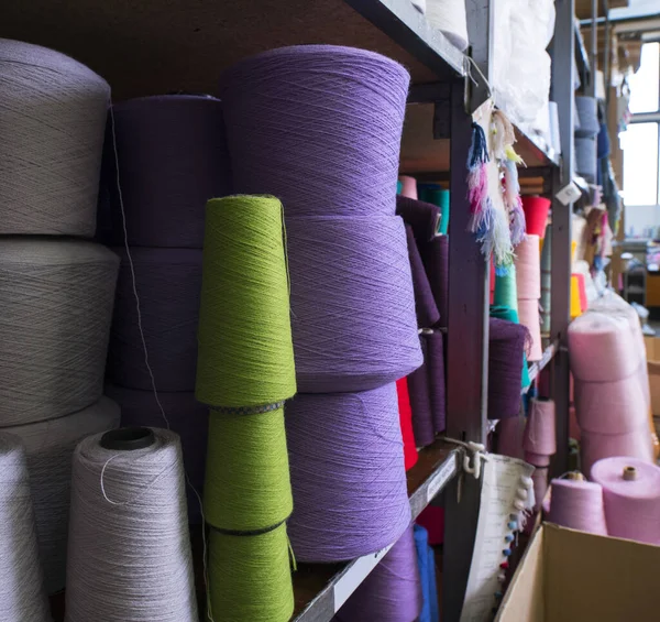 Spools with color thread at knitting shop view — Stock Photo, Image