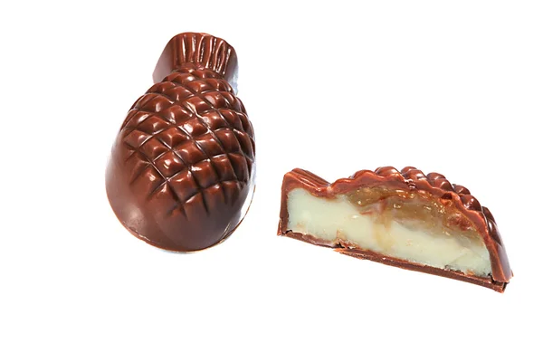 黑巧克力糖果在菠萝形状 — 图库照片