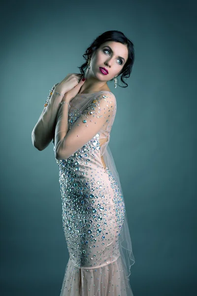 Beautiful brunette posing in elegant evening dress — Stock Photo, Image