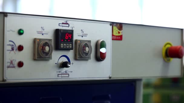 Μηχανή στο εργαστήρι παραγωγής υποδημάτων — Αρχείο Βίντεο