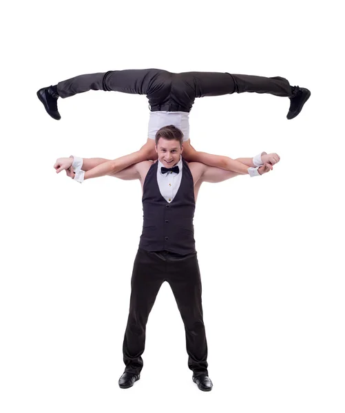 Vrolijke danser houdt op de schouders van zijn partner — Stockfoto