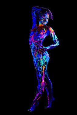 Uv ışık parlayan vücut sanatı ile seksi kız