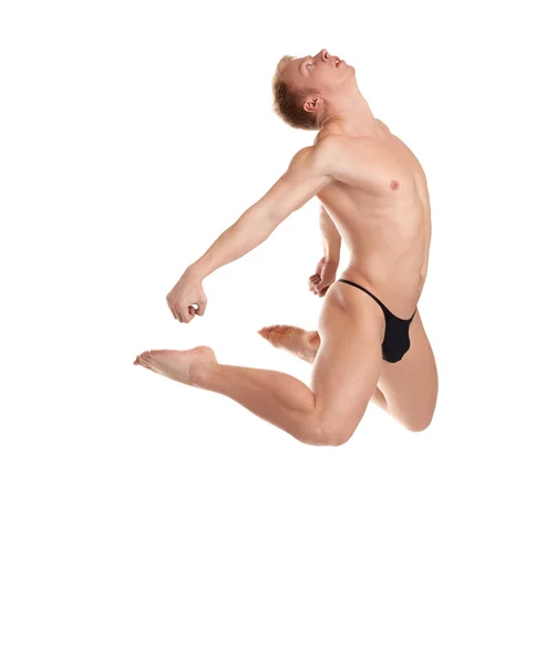 Мышечный полуобнаженный мужчина прыгает, изолированный на белом — стоковое фото