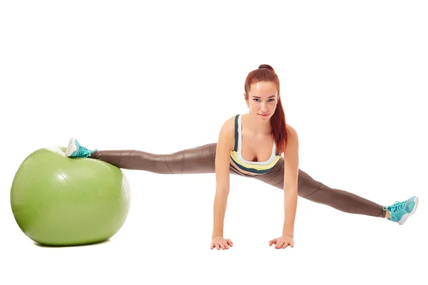 Charmante, flexibele dame die zich bezighouden met pilates — Stockfoto