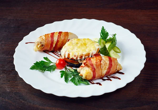 Original Speckröllchen und gebackenes Fleisch — Stockfoto