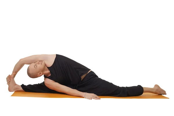 Studioaufnahme eines Yogalehrers, isoliert auf Weiß — Stockfoto