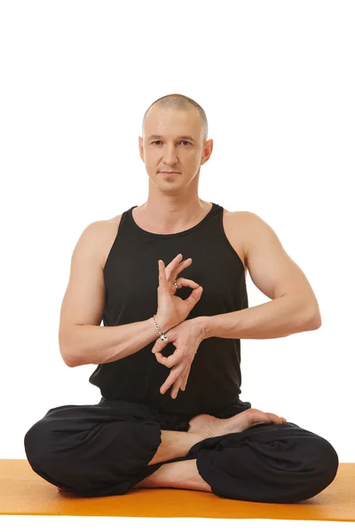 Yoga eğitmeni mudra elinde ile poz — Stok fotoğraf