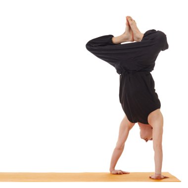 Yoga dersleri. Amut yapıyor eğitmen görüntüsünü