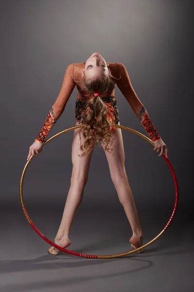 Cute little gymnast performs with hula hoop — Stock Photo, Image