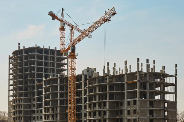 Building construction site with cranes under sky — Stock Photo, Image