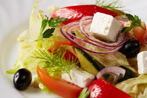 Insalata greca tradizionale. Cucina mediterranea — Foto Stock