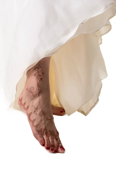 Afbeelding van bruiden been met henna patroon, close-up — Stockfoto