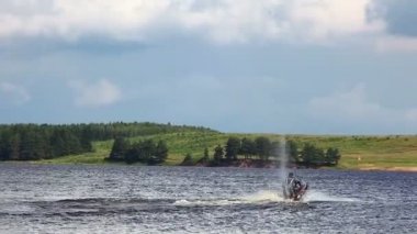 Jet-ski yaz gün gölde