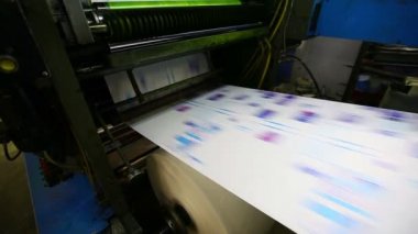 Matbaa tipografi makine çalışma cmyk ile