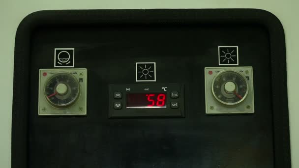 View of temperature indicator on panel — Stock Video