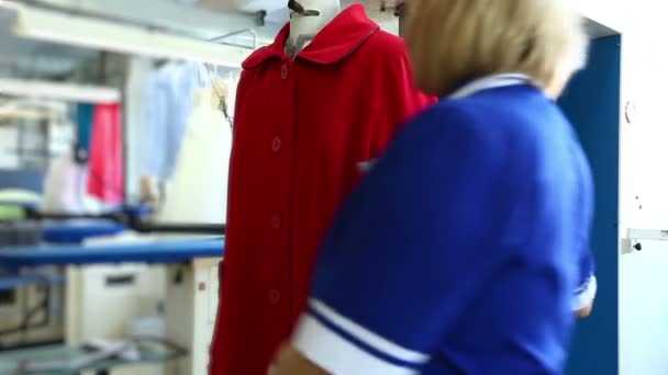 View of laundry worker treated with steam coat — Stock Video